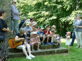 Wortgottesdienst an der Weingartenkapelle (Foto: Karl-Franz Thiede)